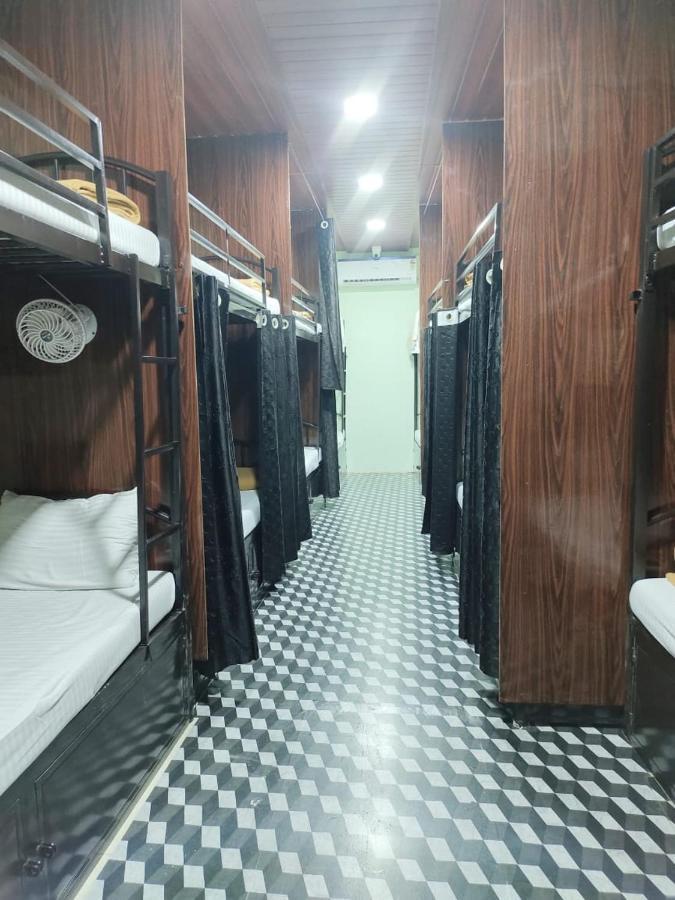 Vakola Dormitory Ac Beds, Mumbai